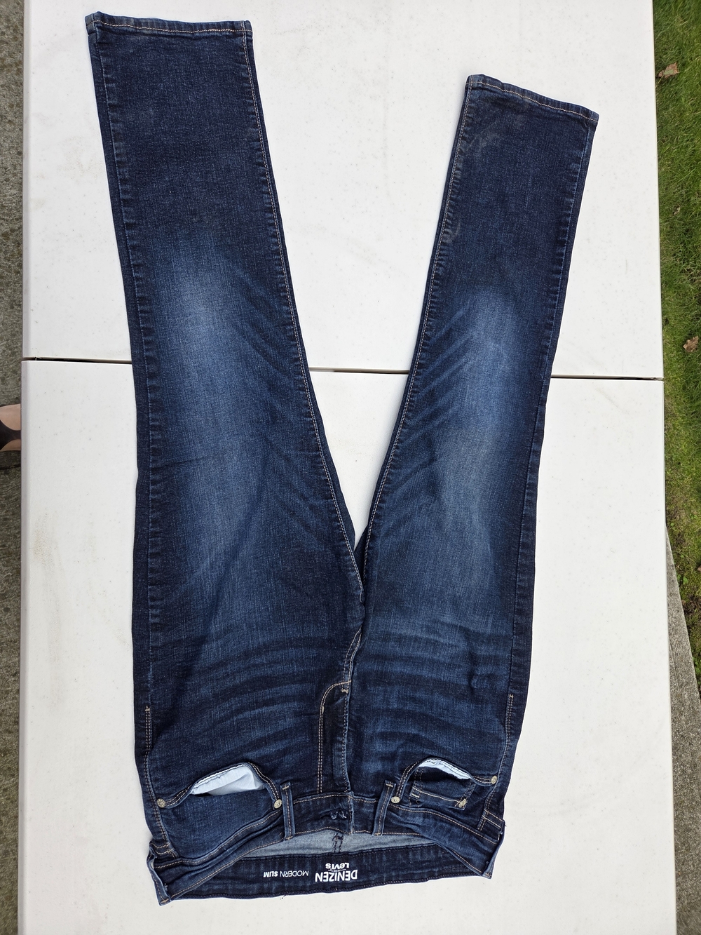 Denizen from Levi's Women’s Dark Wash Skinny Jeans 10S 30x30 Like New!